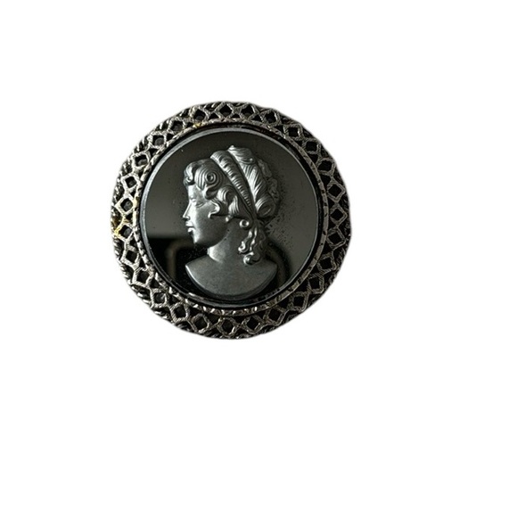 Vintage fashion cameo sweater brooch - Picture 1 of 3